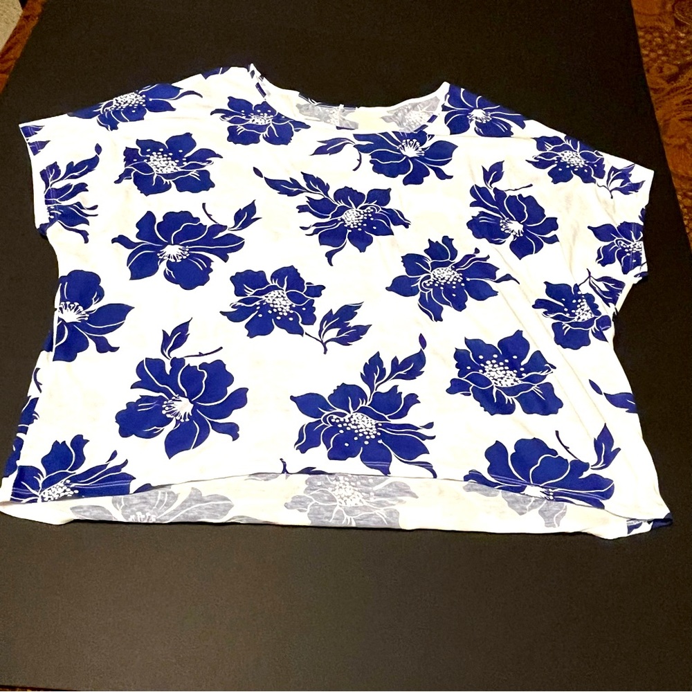 Victoria's Secret Women SZ Medium‎ Blue White Floral Hawaiian Short Sleeve Shirt